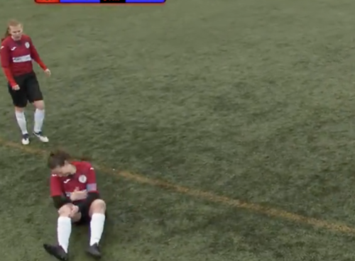 Βίντεο-σοκ: Έπαθε εξάρθρωση επιγονατίδας, την ξανάβαλε στην θέση της και συνέχισε τον αγώνα