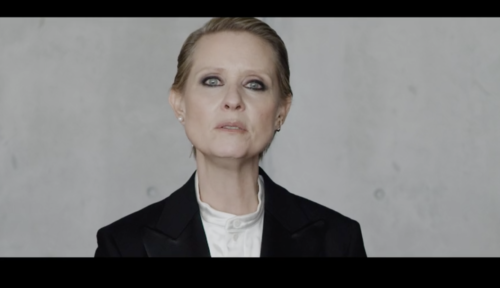 «Μην είσαι πολύ χοντρή. Μην είσαι πολύ αδύνατη. Να είσαι μια κυρία» [ΒΙΝΤΕΟ]