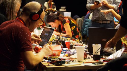 Συνέδριο INTERFACES στη Στέγη, ο σύγχρονος πολιτισμός διαμορφώνεται μέσα από συζητήσεις, συναντήσεις και ανταλλαγές.