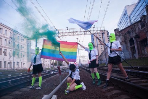 H ρωσική αστυνομία έκανε έφοδο σε γυρίσματα βίντεο των Pussy Riot (ΒΙΝΤΕΟ)