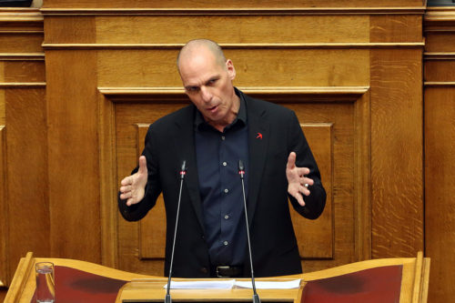 Τις συζητήσεις που ηχογράφησε στο Eurogroup το 2015 κατέθεσε στη Bουλή ο  Βαρουφάκης