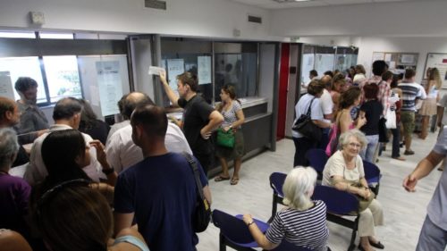 Εφορία: Δε χρειάζεται να την επισκεφθείτε πια αν παντρευτείτε ή αν χωρίσετε