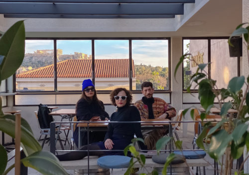 «Η Αγία Τριάδα»: Μια παράσταση για τη ζωή και το έργο του Κώστα Ταχτσή