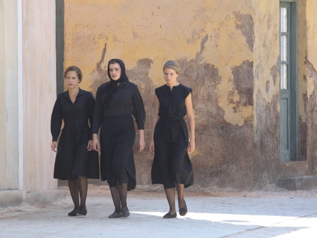 Άγριες Μέλισσες: Όταν η κριτικός θεάτρου της Popaganda αφήνει το σανίδι και πιάνει το «Διαφάνι»