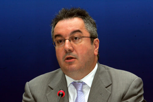 Ο Ηλίας Μόσιαλος εκπρόσωπος της κυβέρνησης για τον κορονοϊό στους διεθνείς οργανισμούς