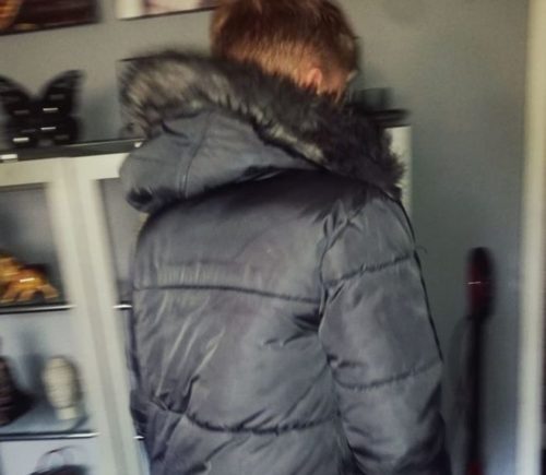 Έφηβος στην Αγγλία αποβλήθηκε από το σχολείο επειδή πουλούσε αντισηπτικό χεριών