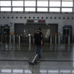 Κορονοϊός: Θα σταματήσουν όλες οι πτήσεις από και προς την Ελλάδα;