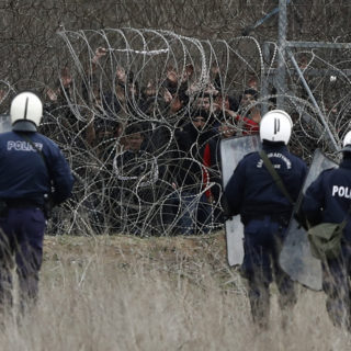 «Ένα εθνικιστικό και μισαλλόδοξο τσουνάμι σαρώνει τον τόπο μας»