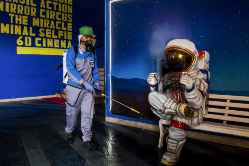 Ινδονησία: Εθελοντές μοτοσικλετιστές συνοδεύουν τα ασθενοφόρα μέσα στην κίνηση των πόλεων