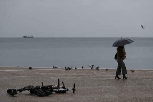 Θεσσαλονίκη: Από τις 2 το μεσημέρι ξεκίνησε η απαγόρευση κυκλοφορίας στη Νέα Παραλία