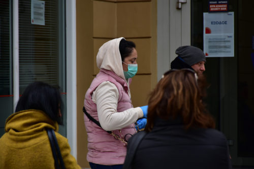 Με πιστοποιητικό εμβολιασμού ή αρνητικό τεστ η είσοδος σε δημόσιο και τράπεζες