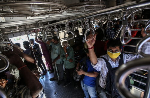 Ο βιοπορισμός χιλιάδων φτωχών Ινδών κατέρρευσε εξαιτίας των μέτρων για τον περιορισμό της εξάπλωσης του κορονοϊού