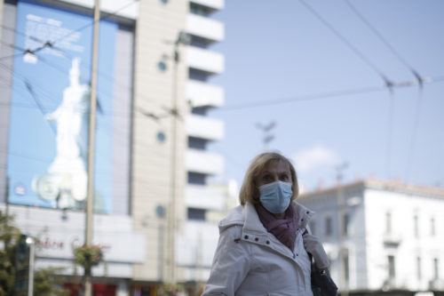 «Πράσινο φως» για άρση του μέτρου της υποχρεωτικής χρήσης μάσκας στους εξωτερικούς χώρους