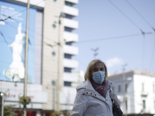 «Πράσινο φως» για άρση του μέτρου της υποχρεωτικής χρήσης μάσκας στους εξωτερικούς χώρους