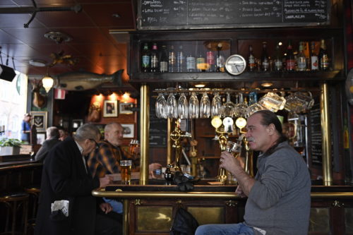 Η Σουηδία ακολουθεί μια δική της στρατηγική απέναντι στον κορονοϊό