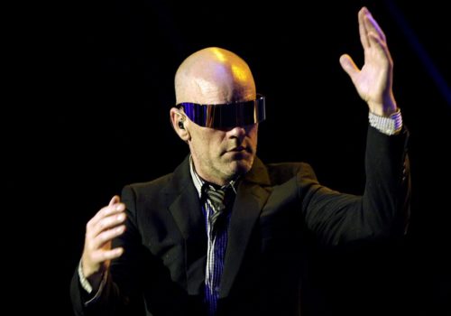 Κορονοϊός: Το ‘It’s the End of the World as We Know It…’ των R.E.M. μπαίνει και πάλι στα charts