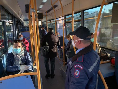 Έντι Ράμα:«Μέχρι το τέλος του πολέμου»-Μόνο για το προσωπικό υγείας θα λειτουργούν τα μέσα μεταφοράς στην Αλβανία