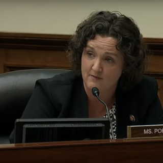 Κορονοϊός: Θα γίνει η Κέιτι Πόρτερ μια Σύγχρονη Αμερικάνα Ηρωίδα;