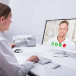 Κι όμως υπάρχει το φίλτρο που θα σας κάνει να μη φαίνεστε «αγουροξυπνημένοι» στις βιντεοκλήσεις