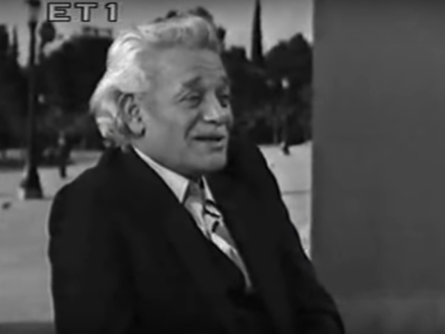 «Κύριε Γλέζο, πότε και πού σας γεννήθηκε η ιδέα να κατεβάσετε τη ναζιστική σημαία από την Ακρόπολη;» (ΒΙΝΤΕΟ)