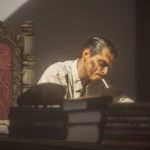 Δείτε δωρεάν την παράσταση «Το Ευχαριστημένο» που μας μεταφέρει στο σπίτι της οικογένειας Καραγάτση