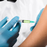 Κορονοϊός: Σε 43χρονη μητέρα η πρώτη κλινική δοκιμή εμβολίου στις ΗΠΑ