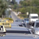 Κορονοϊός: Ταξιτζής στα Τρίκαλα βοηθά δωρεάν ηλικιωμένους που έχουν ανάγκη