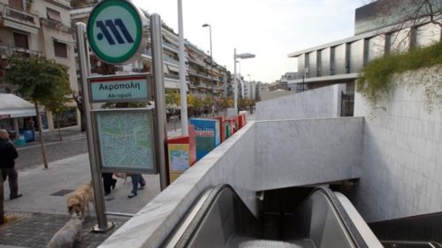 Αθήνα: Επίθεση αγνώστων στον σταθμό του μετρό στην Ακρόπολη