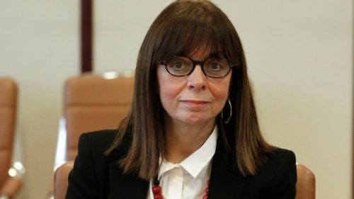 Κατερίνα Σακελλαροπούλου: Ορκίζεται ενώπιον της Βουλής η πρώτη γυναίκα Πρόεδρος της Ελληνικής Δημοκρατίας.