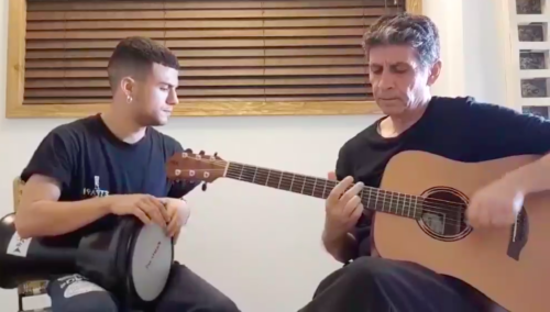 Ο Σωκράτης Μάλαμας μας στέλνει «δυο τρεις κουβέντες» από το σπίτι του