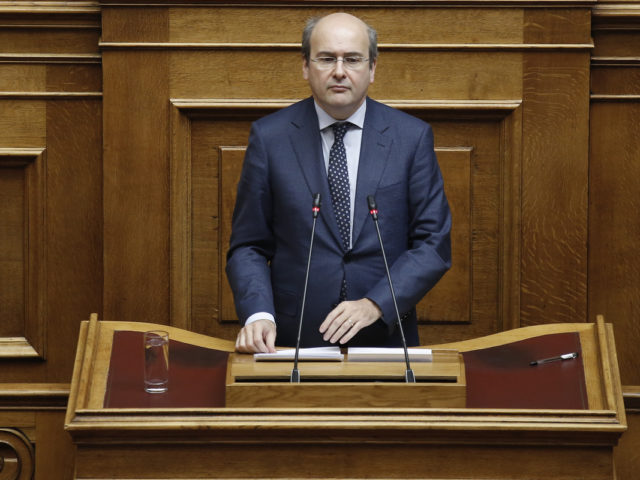 Χατζηδάκης: Eπ’ αόριστον αναστολή σε ανεμβολίαστους υγειονομικούς σε νοσοκομεία – μονάδες φροντίδας