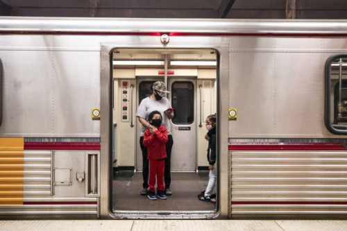 ΗΠΑ-κορωνοϊός: Αριθμός ρεκόρ ημερήσιων κρουσμάτων και θανάτων καταγράφηκε στη χώρα