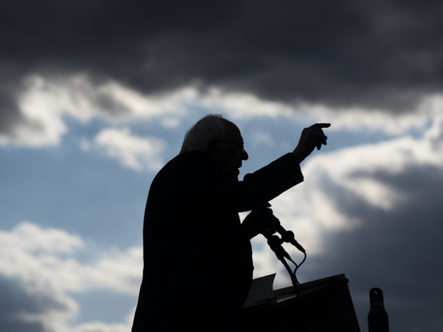 Ο Μπέρνι Σάντερς Δεν Έπαιξε Μόνο για τη Φανέλα