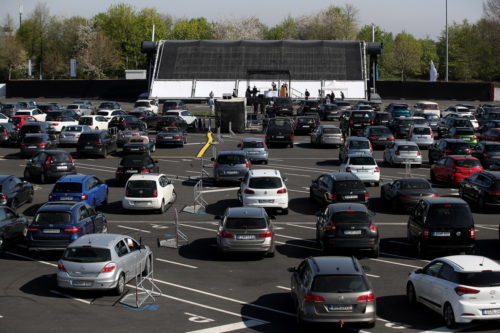 Γερμανία: Ακολουθία της Μ. Παρασκευής σε drive-in λόγω κορονοϊού