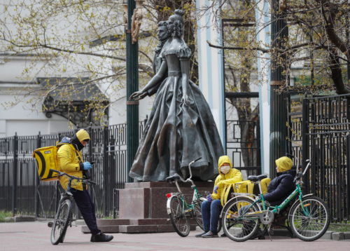 Ρωσία-Kορωνοϊός: Τα γκουρμέ φαγητά σε γυάλινα βαζάκια γίνονται δημοφιλή στη Μόσχα