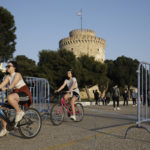 Γιόγκα και πιλάτες με μάσκες και γάντια σε πάρκα και εξωτερικούς χώρους της Θεσσαλονίκης