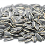 Στο ξηροκάρπι το έριξαν οι Έλληνες τις μέρες της καραντίνας