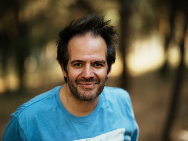 Δημήτρης Σωτάκης: «Η ζωή μας είναι χτισμένη σύμφωνα με τις εντυπώσεις μας και λιγότερο με την εμπειρία μας»