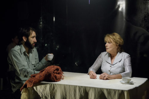 Δείτε δωρεάν έξι εμβληματικές παραστάσεις του Θεάτρου Οδού Κεφαλληνίας