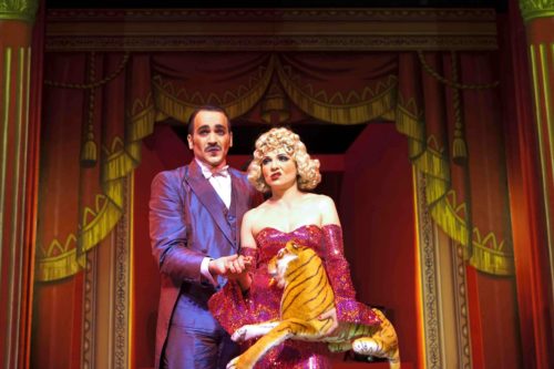 Δείτε δωρεάν την παράσταση «Η υπόθεση της οδού Λουρσίν» του Ευγένιου Λαμπίς από το θέατρο Πορεία