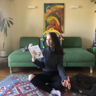 Το 24ωρο μιας νέας μητέρας στην Αθήνα εν μέσω πανδημίας