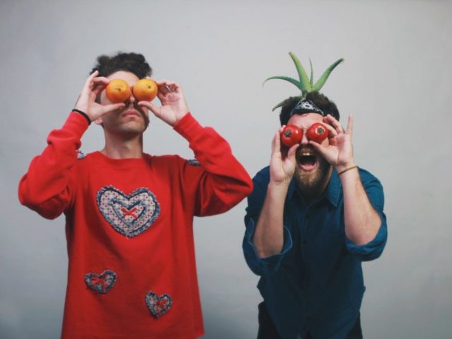 Στο καινούριο τους βίντεο κλιπ οι Red Axes χρησιμοποιούν home videos ανθρώπων σε καραντίνα απ’ όλον τον κόσμο