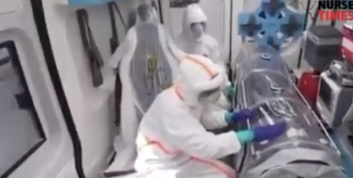 Το χάδι της Ιταλίδας νοσοκόμας που συγκίνησε όλο τον πλανήτη [ΒΙΝΤΕΟ]