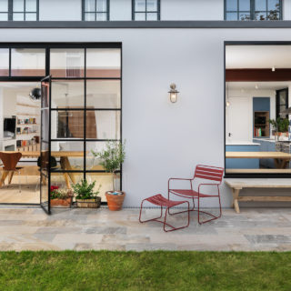 Οι Neiheiser Argyros κατάφεραν να υπερδιπλασιάσουν ένα σπίτι με υπέροχη αυλή στο Λονδίνο