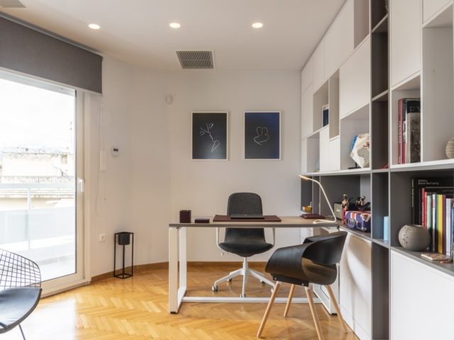 Αφού έχουμε κάνει το σπίτι-γραφείο, οι Asoul μας ξεναγουν στη δική τους ιδέα γι’ αυτό, σε ένα διαμέρισμα του ’70