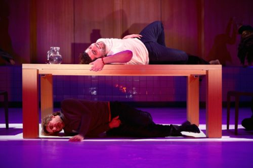 Δείτε την προκλητική εκδοχή των «Βακχών» από το θέατρο Πορεία