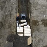 Κορονοϊός-ΗΠΑ: Σοκ με τη φωτογραφία του ομαδικού τάφου στη Νέα Υόρκη