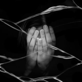 Η έμφυλη και ενδοοικογενειακή βία δεν γνωρίζει σύνορα. Μας αφορά όλες και όλους. 