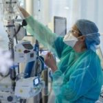 Κορονοϊός: «Έπρεπε να κρυφτούμε πίσω από μάσκες και στολές, ώστε να γίνουμε τόσο ευδιάκριτοι»