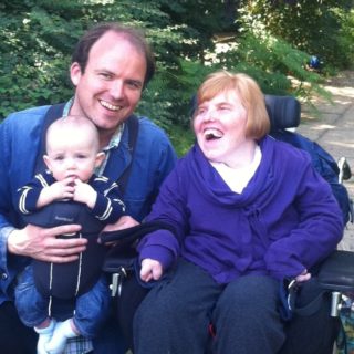 «Η αδερφή μου πέθανε από κορωνοϊό. Χρειαζόταν φροντίδα, αλλά η ζωή της δεν ήταν αναλώσιμη»